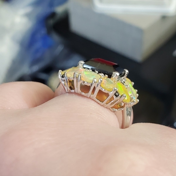 HUGE OPAL ring! Size 7. Stamped 925 sterling silver. New old stock. Genuine opal - Picture 7 of 8